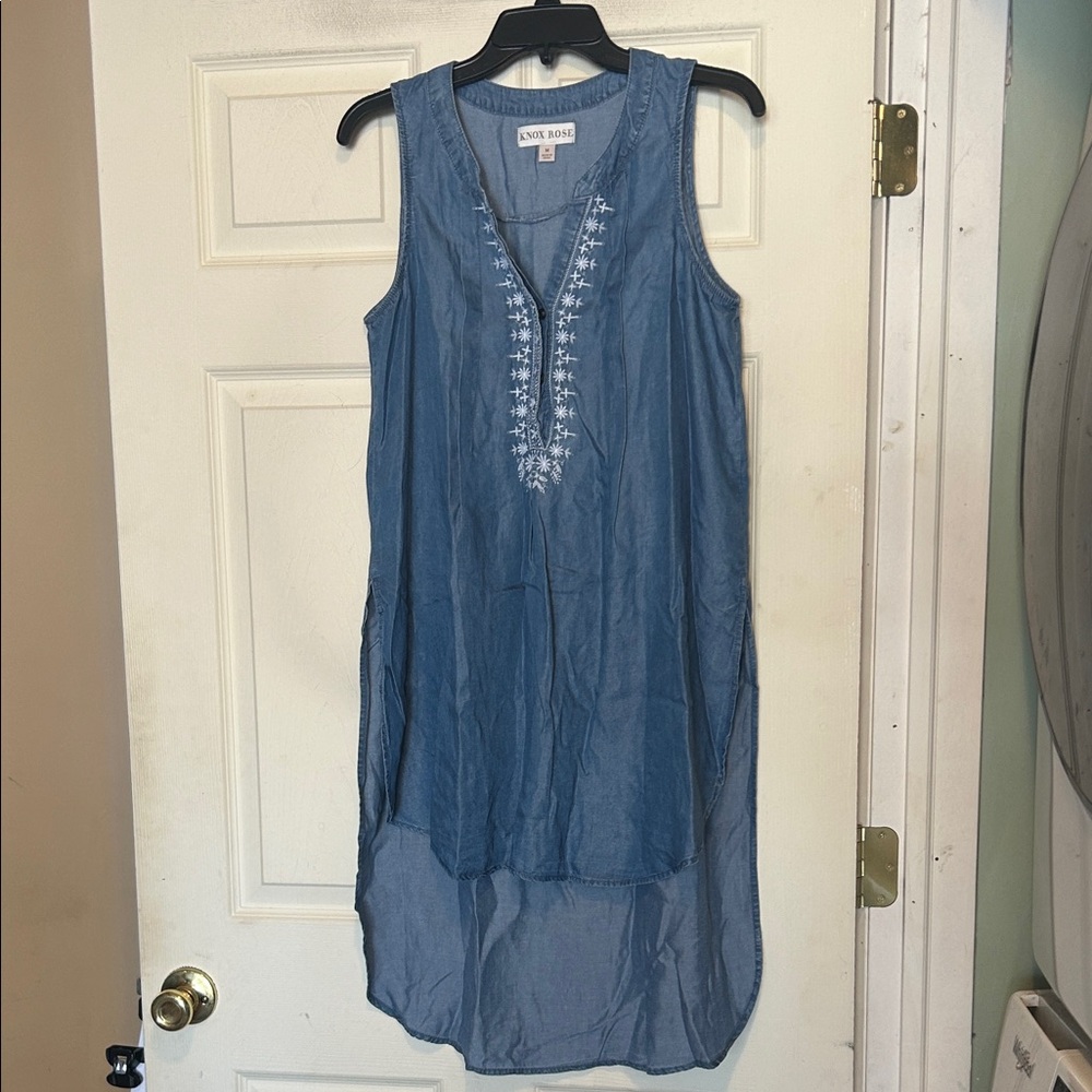 Knox Rose Blue Sleeveless Embroidered High Low Top Size Medium